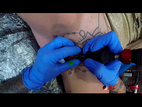 ❤️ Äärimmäisen tatuoitu hottie Sully Savage sai tatuoinnin klitorikseen ❤️❌ Porno at fi.pornjimbo.ru ❌